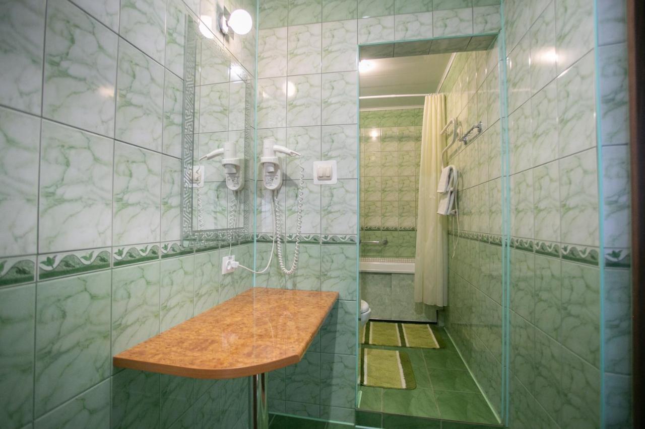 Molodezhnaya Hotel Брест Екстериор снимка