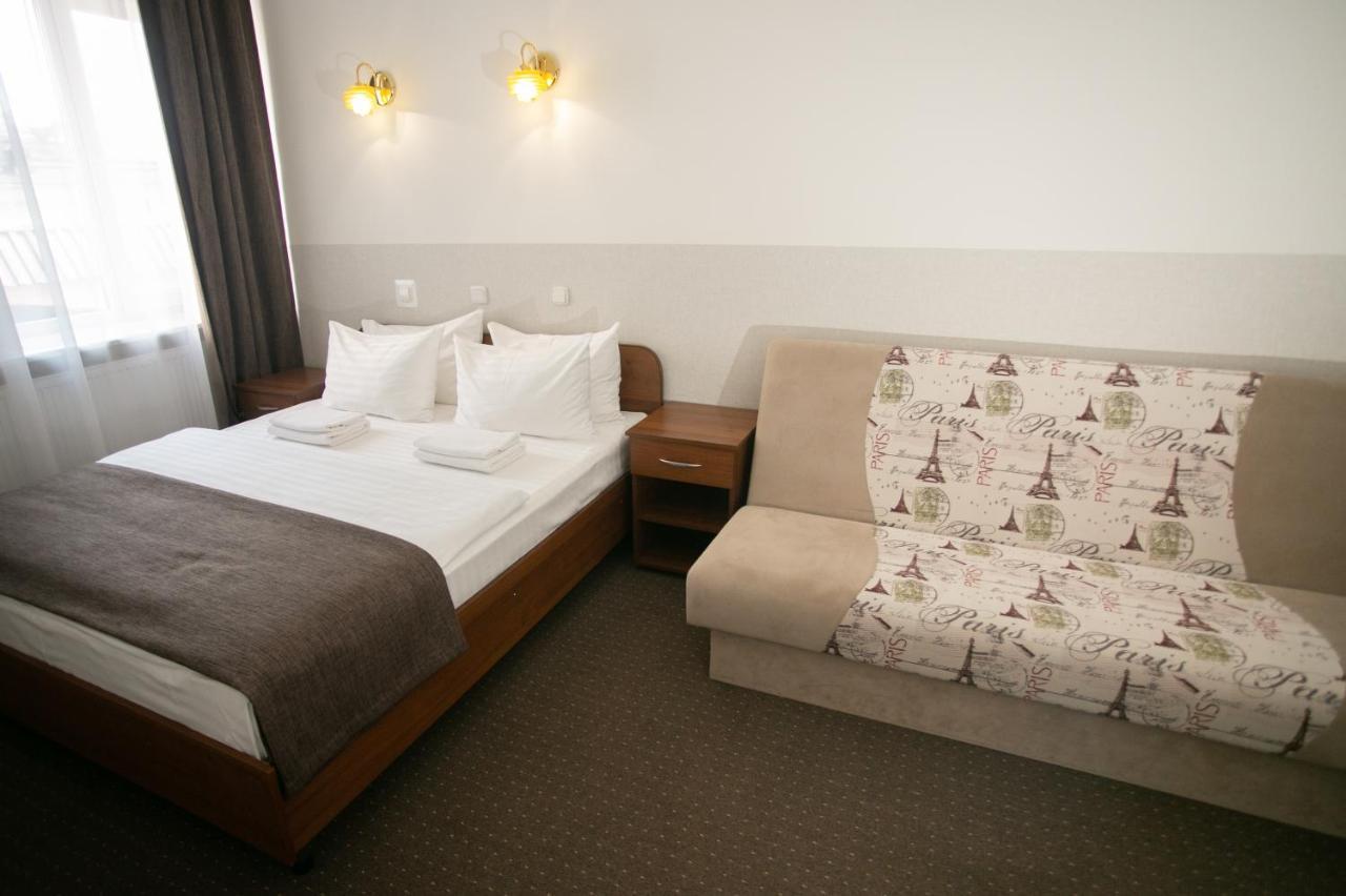 Molodezhnaya Hotel Брест Екстериор снимка