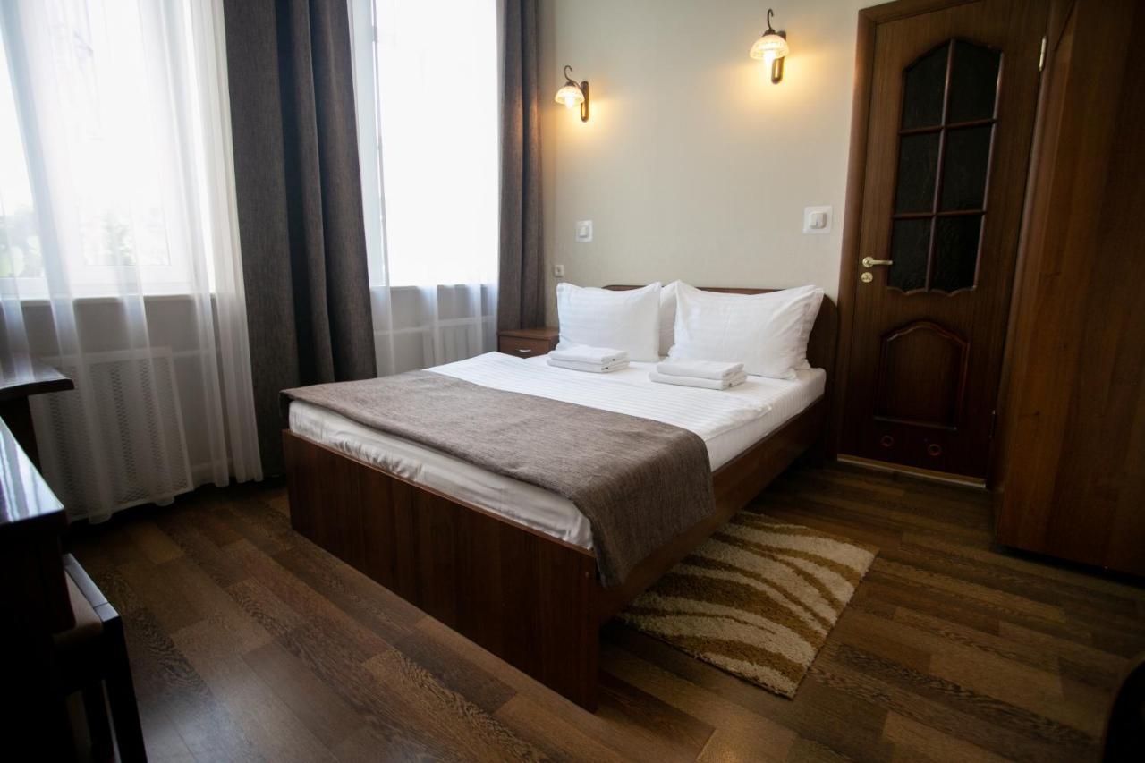 Molodezhnaya Hotel Брест Екстериор снимка