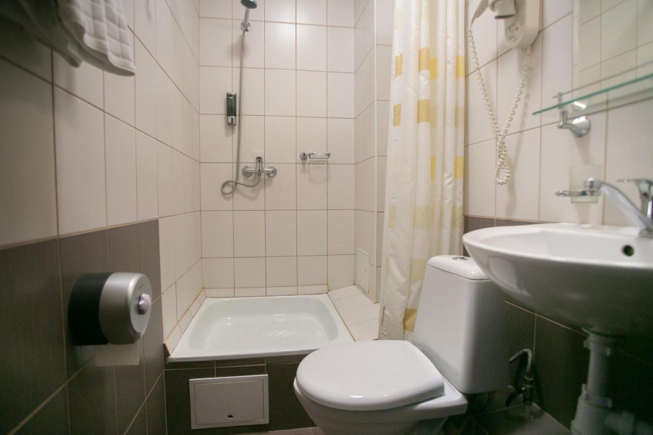 Molodezhnaya Hotel Брест Екстериор снимка