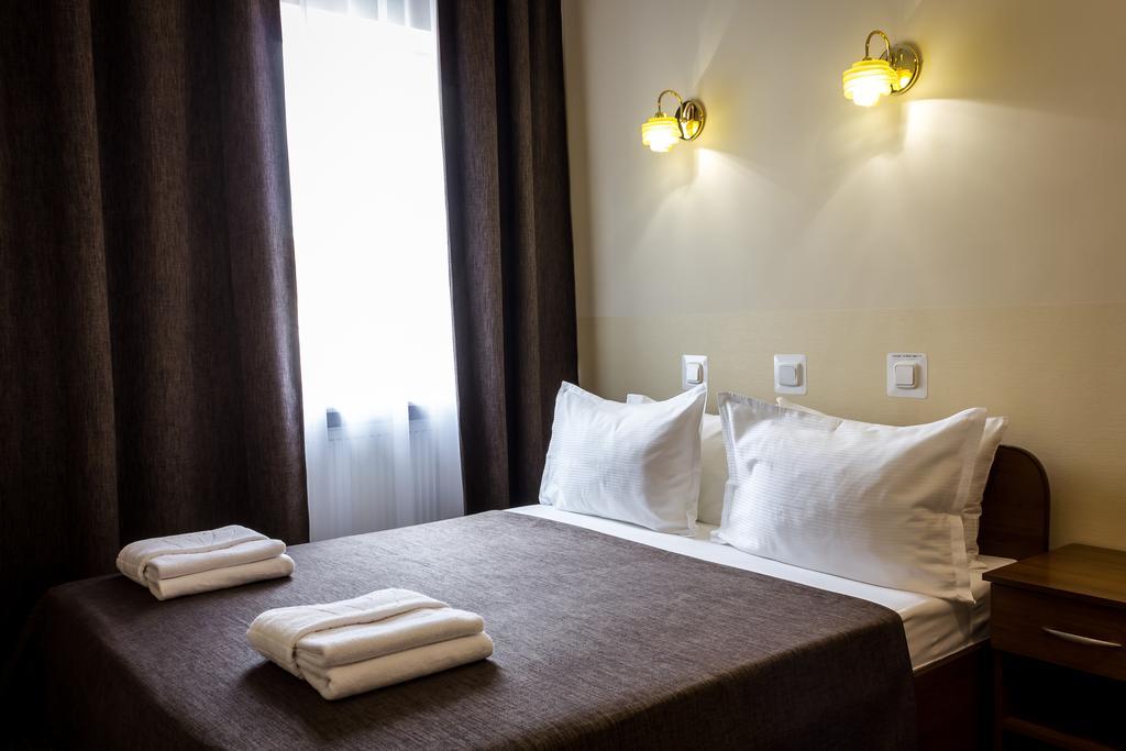 Molodezhnaya Hotel Брест Екстериор снимка