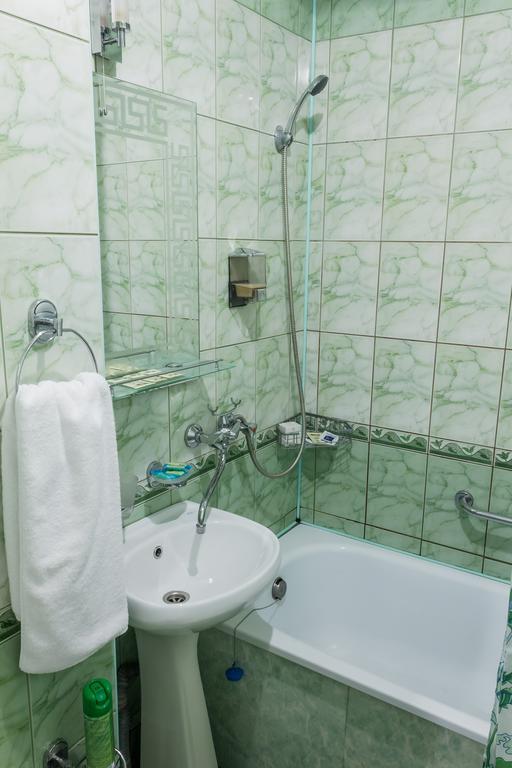 Molodezhnaya Hotel Брест Екстериор снимка