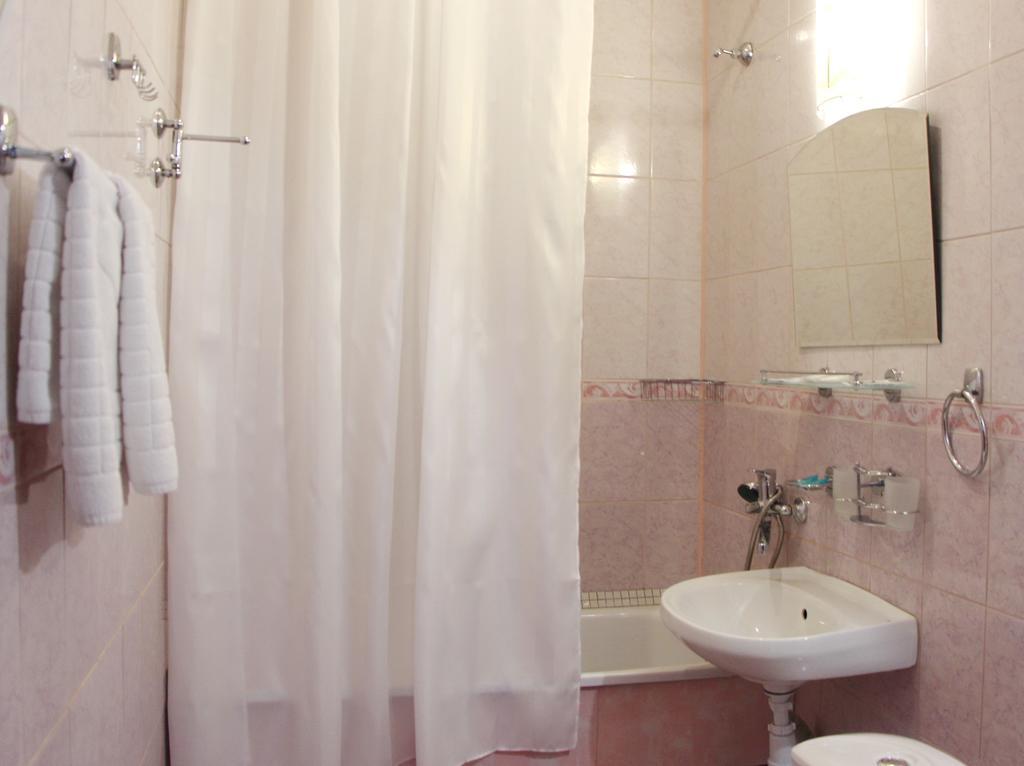 Molodezhnaya Hotel Брест Екстериор снимка