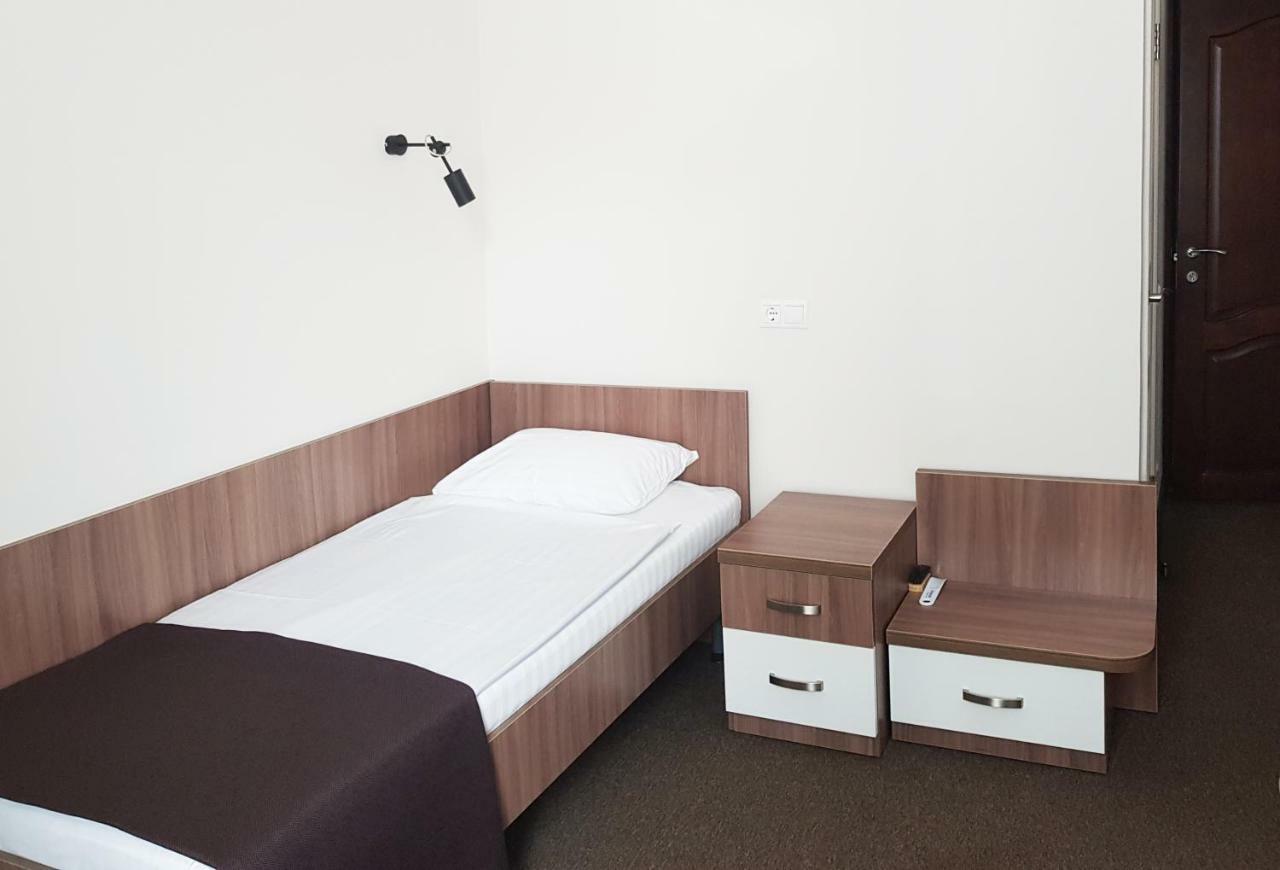 Molodezhnaya Hotel Брест Екстериор снимка